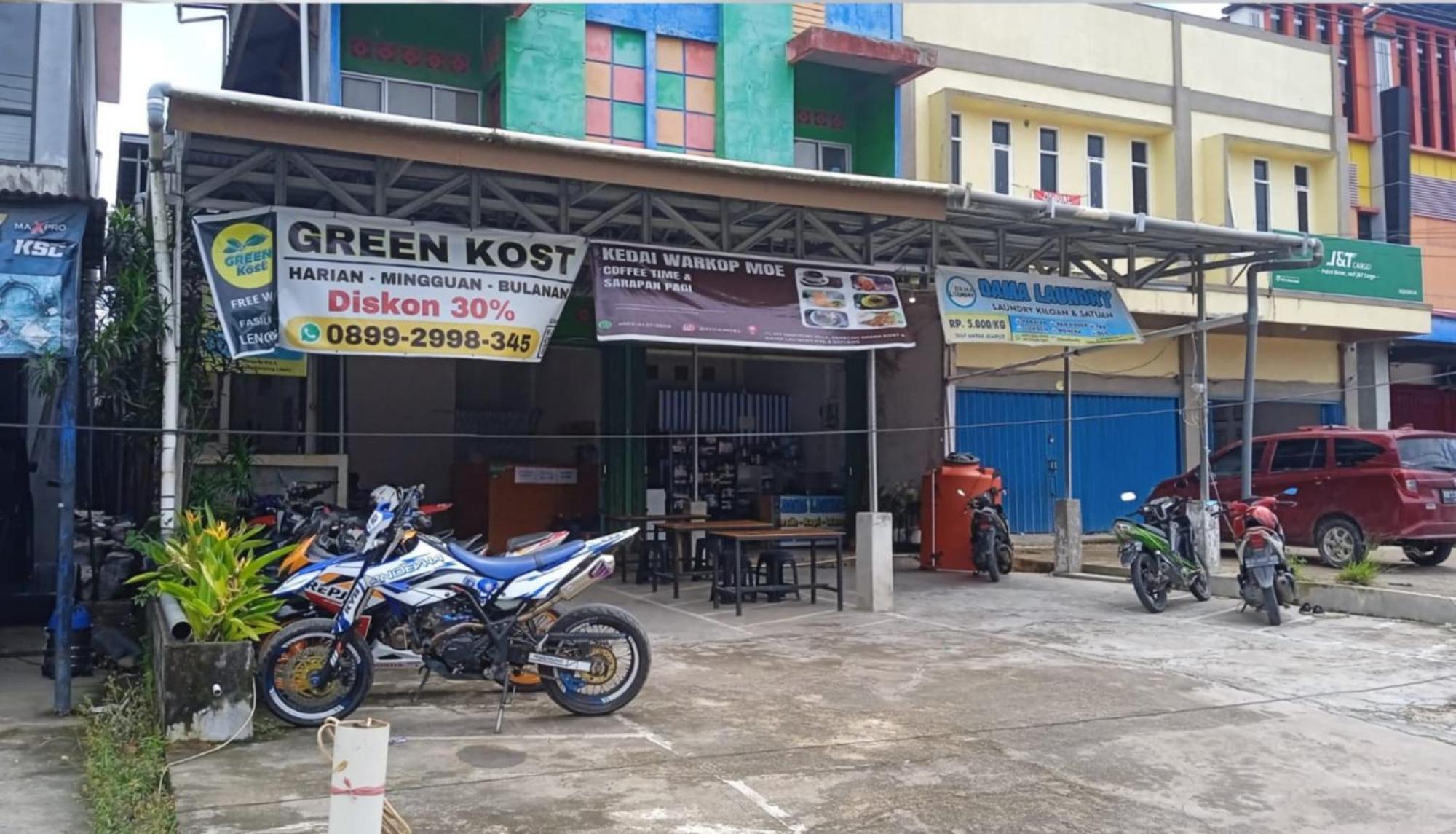 Hostel Greenkost Sintang Exteriér fotografie